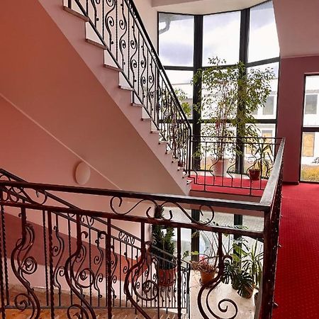 נובה Hotel Dowhan מראה חיצוני תמונה