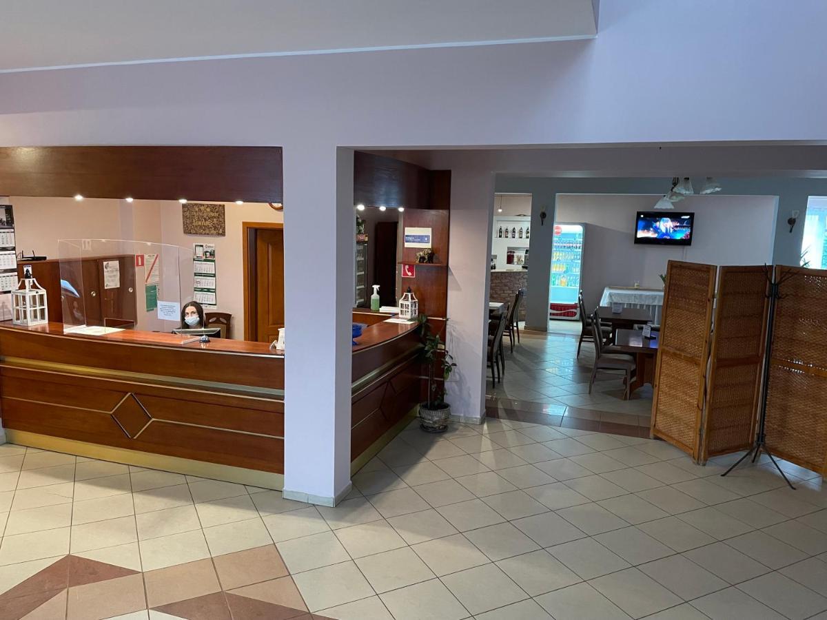 נובה Hotel Dowhan מראה חיצוני תמונה