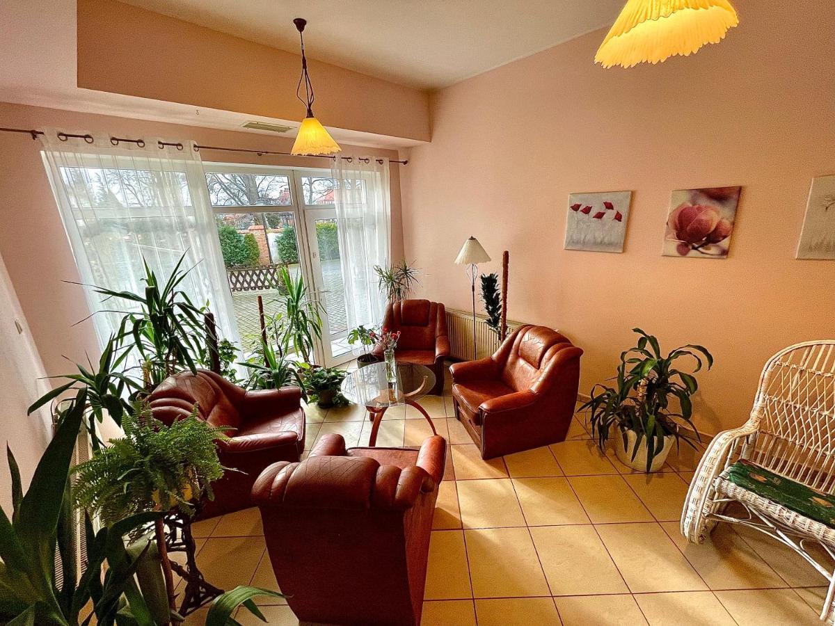 נובה Hotel Dowhan מראה חיצוני תמונה